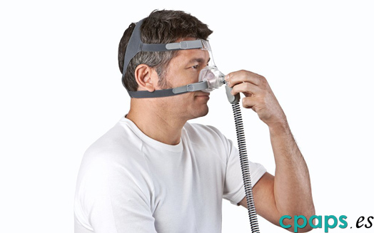 Máscara Mirage FX para CPAP de Resmed en persona
