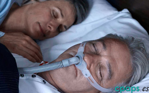 Almohadilla para CPAP Swift FX de Resmed en persona